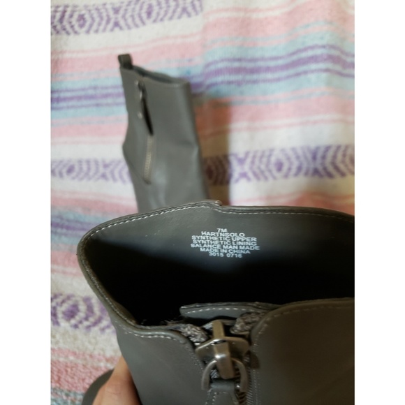 💸SOLD💸 Grey Nine West "Hartnsol" Booties - Picture 4 of 5